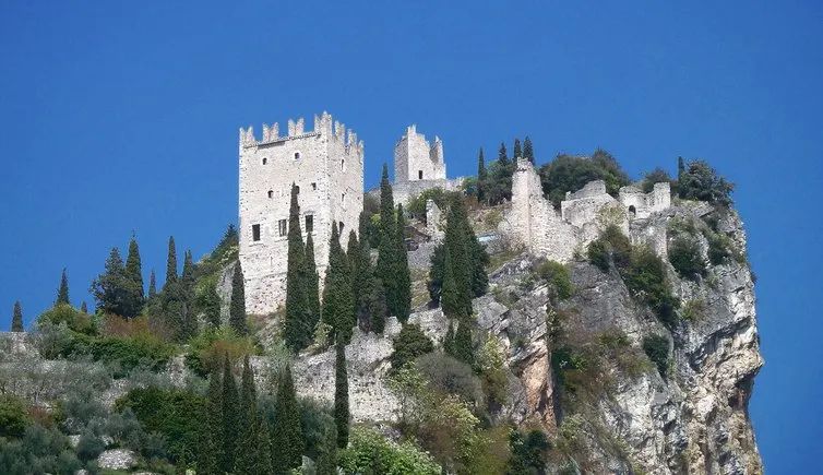 Castello di Arco, Arco